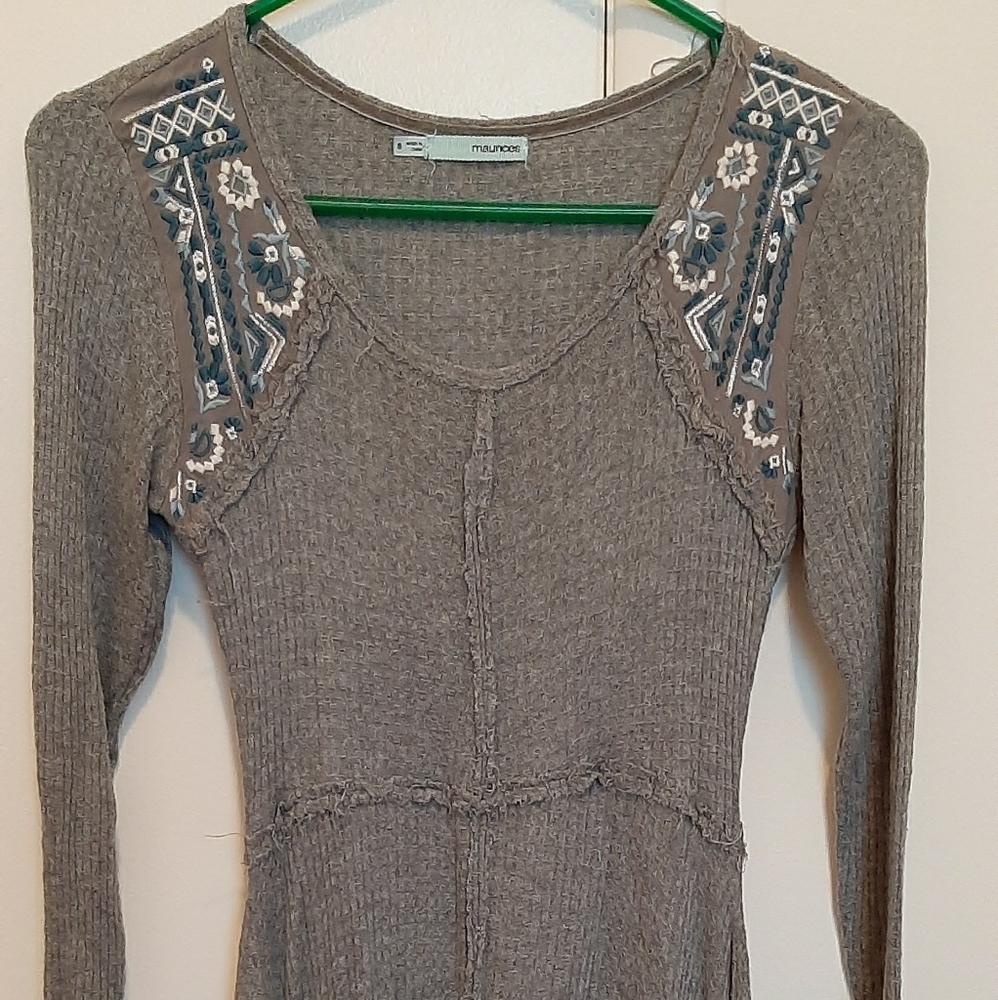 Long shark tooth top